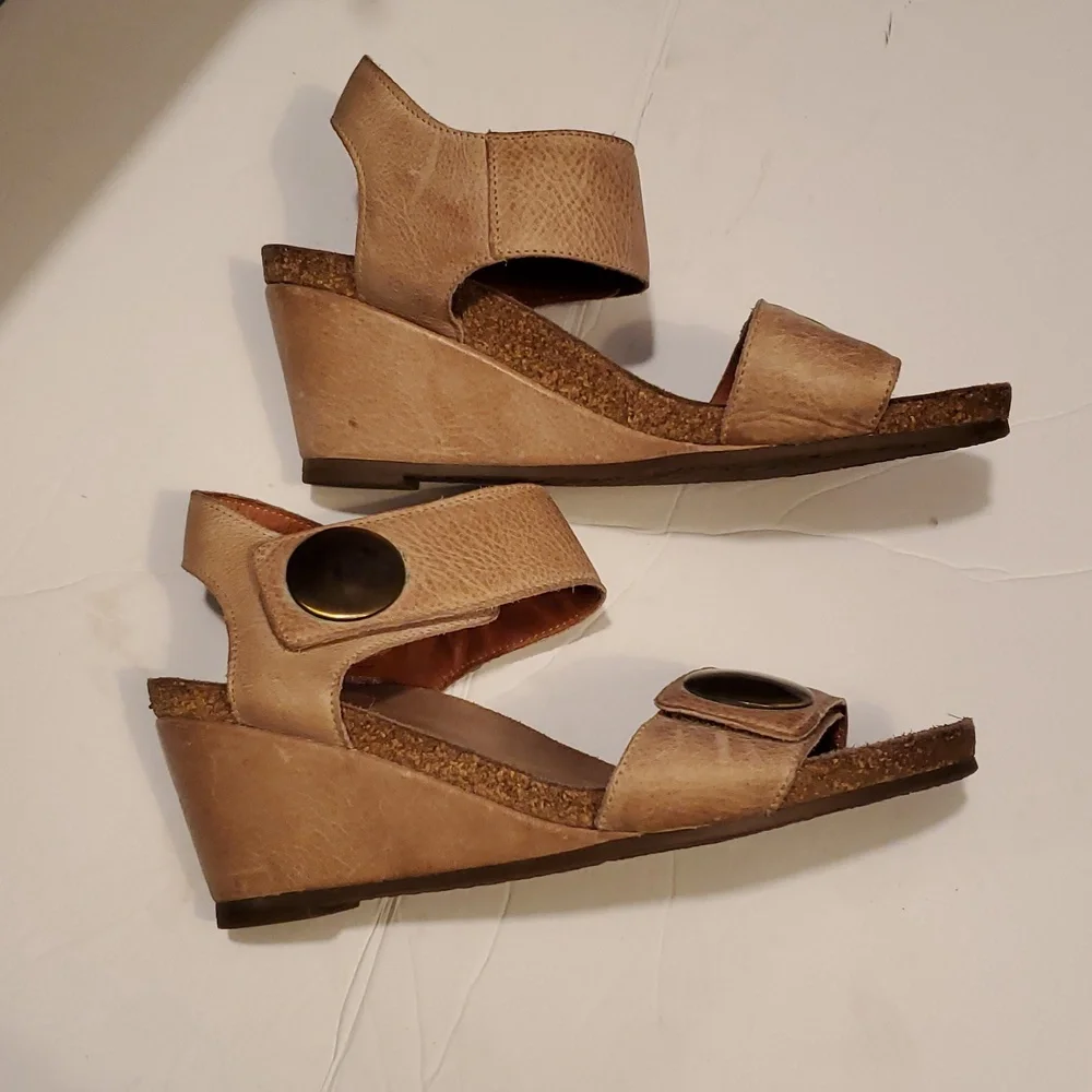 Taos Tan Carousel 3 Wedge Sandals Size 5/5.5 - Picture 3 of 10